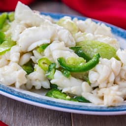 芹菜炒花枝 Stir-Fried Squid With Celery